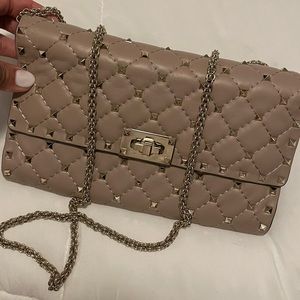 VALENTINO GARAVANI
Quilted Rockstud